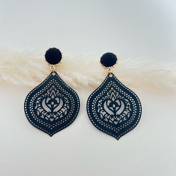 Edgy Art Nouveau Dangle Earrings - Stylish Ornate Earrings - Bohemian Earrings - Picture 5 of 9